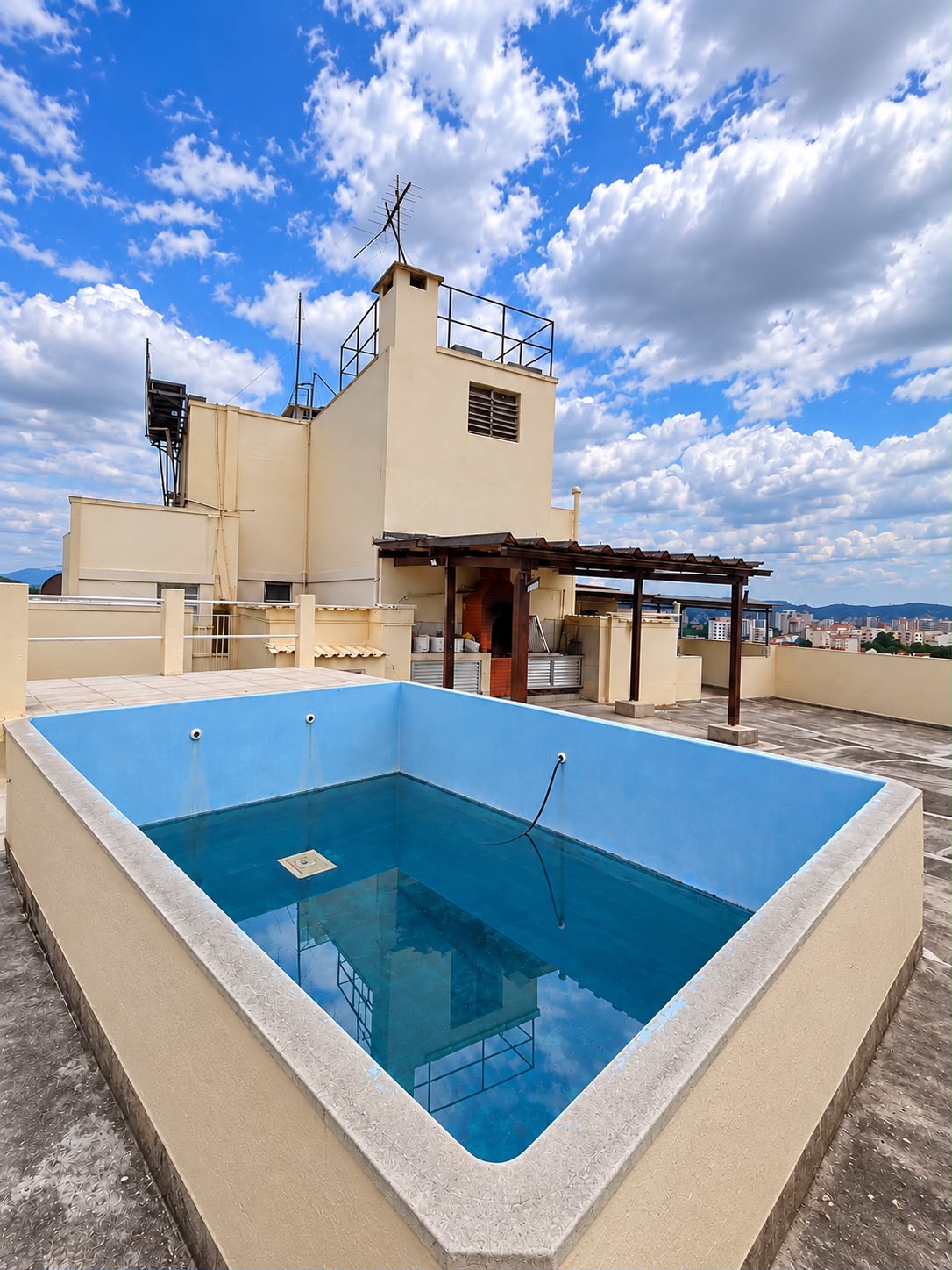 Piscina e terraço — capa do cobertura linear no méier