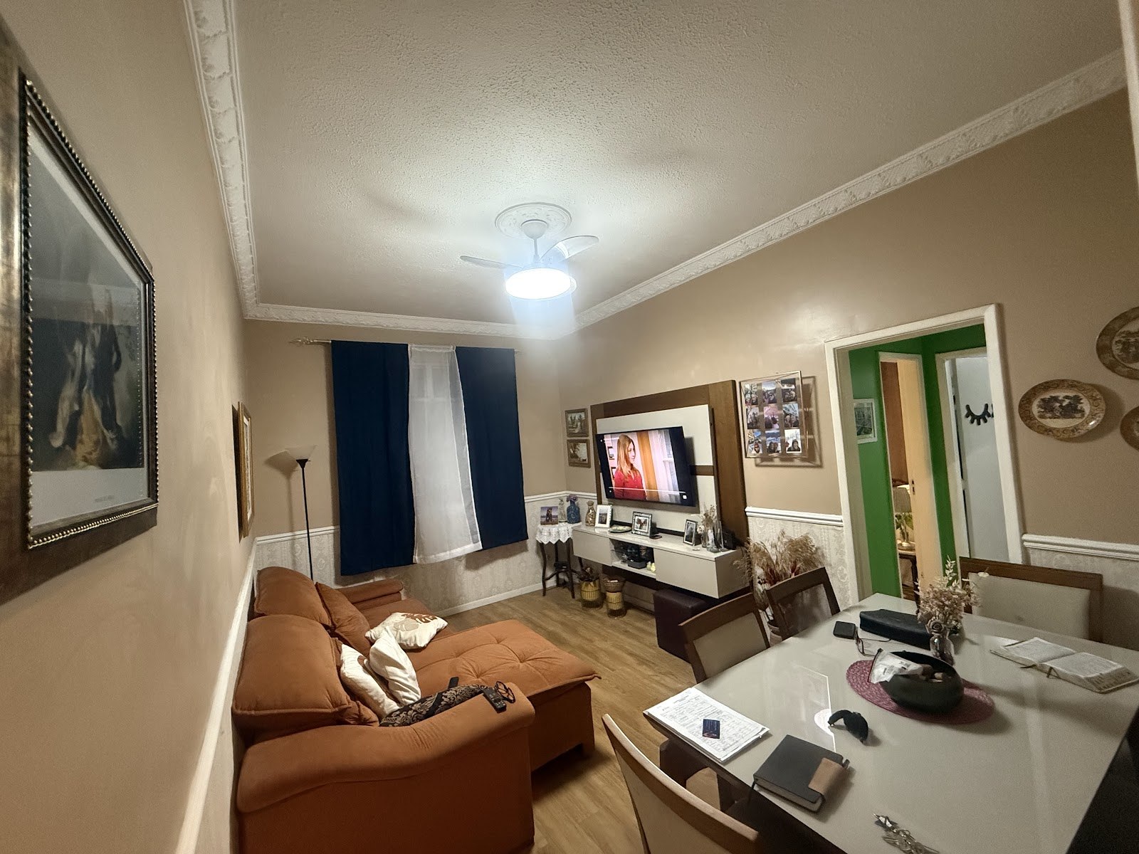 Sala do apartamento na rua cristiania