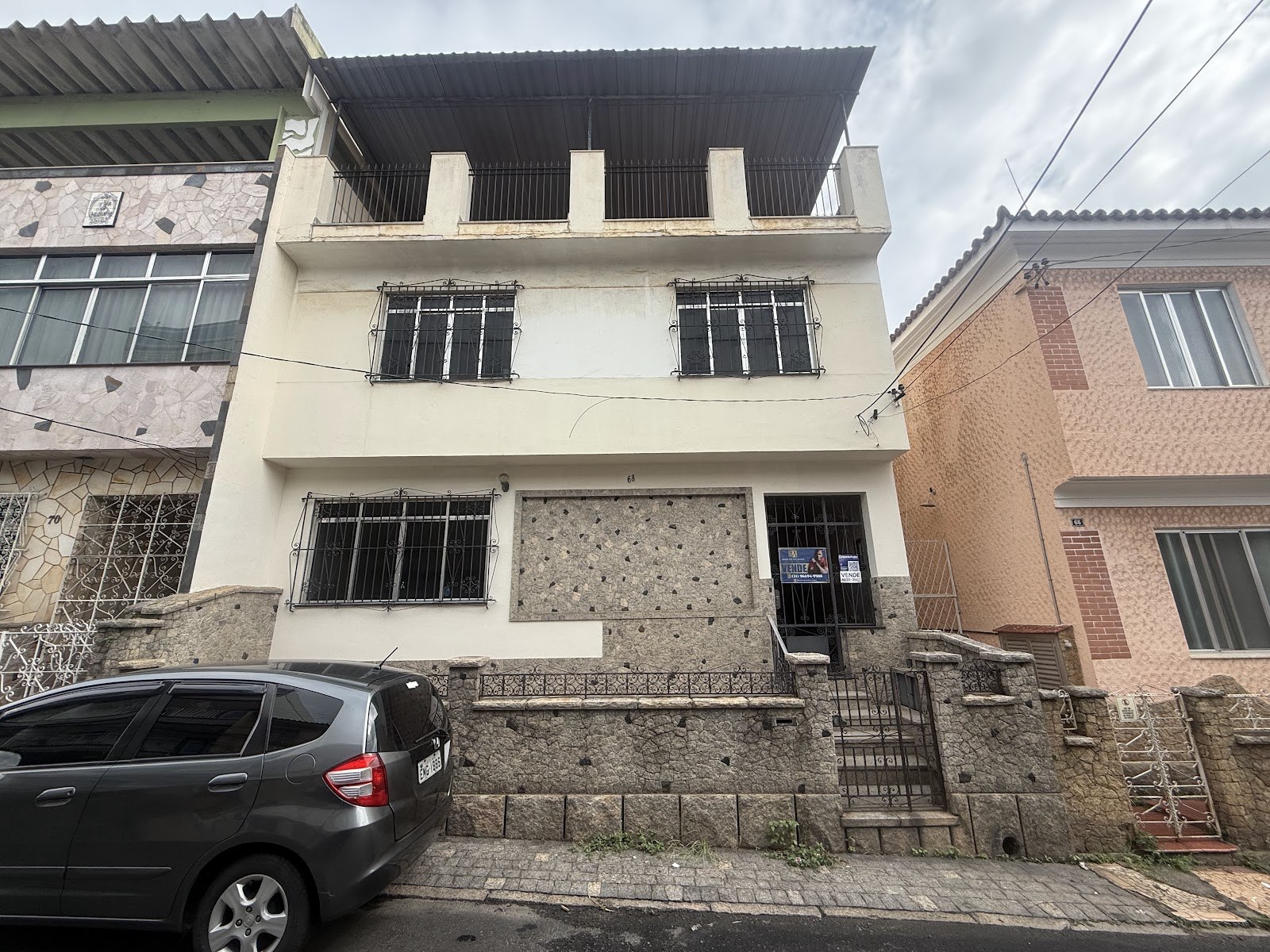 Fachada do triplex em quintino/piedade